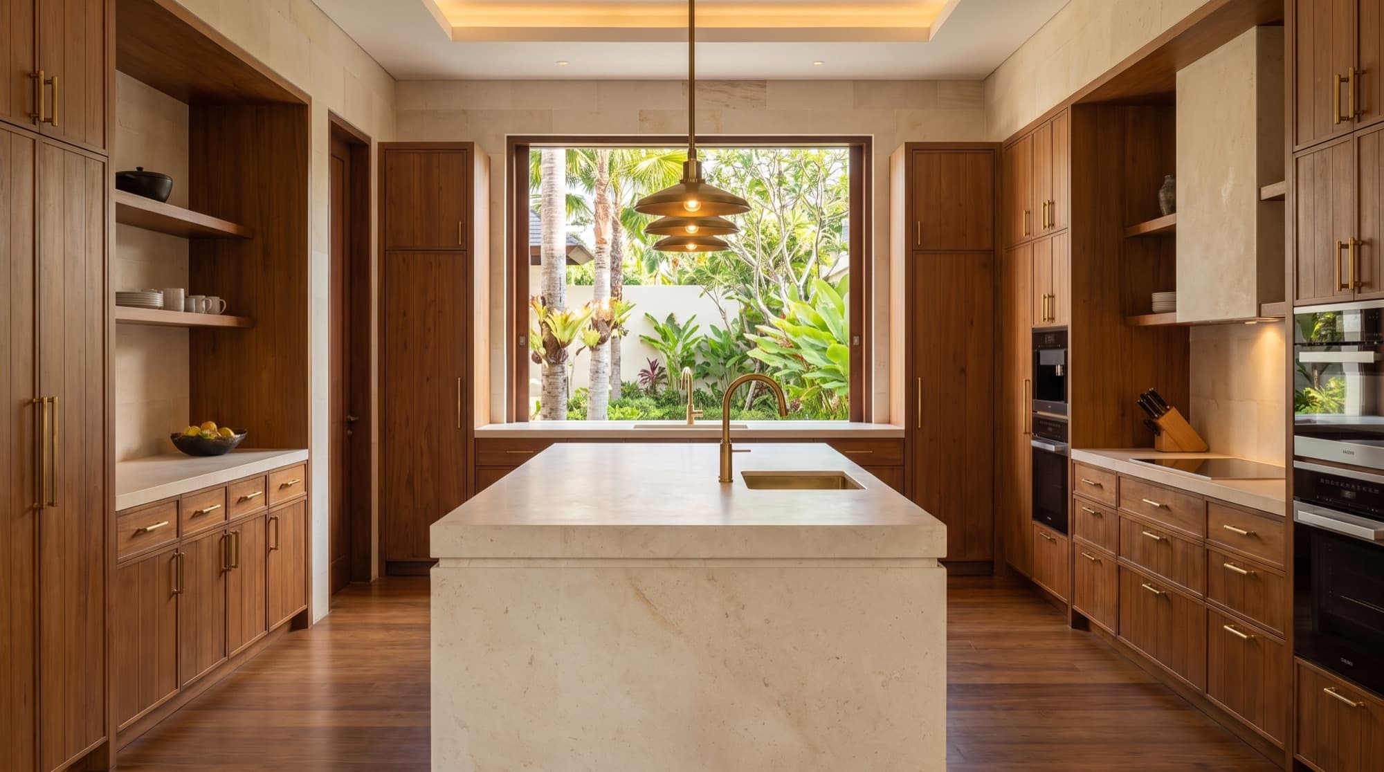 Nusa Dua Prestige Villa — Kitchen